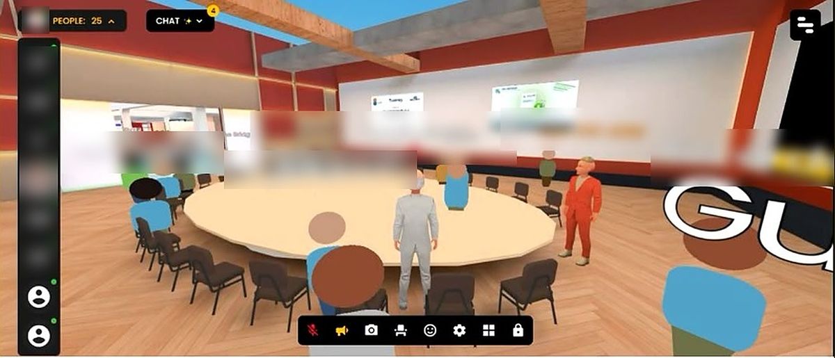 La Meeting Room piena di avatar durante l'evento del 27 luglio 2026